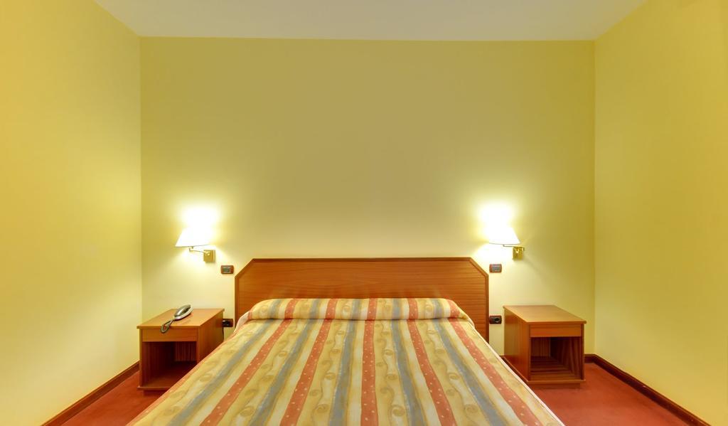 Luz Hotel Haro Bagian luar foto