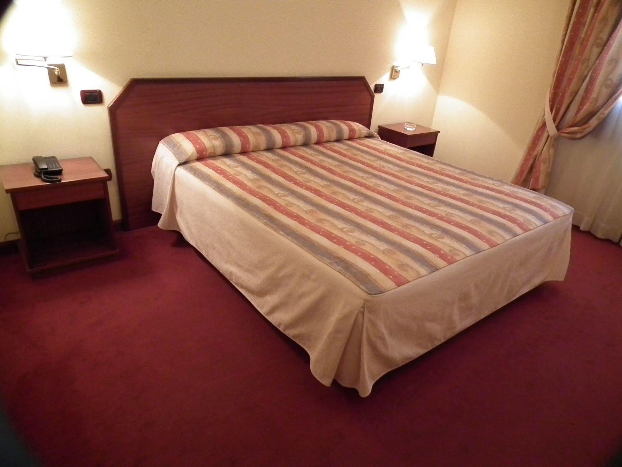 Luz Hotel Haro Bagian luar foto