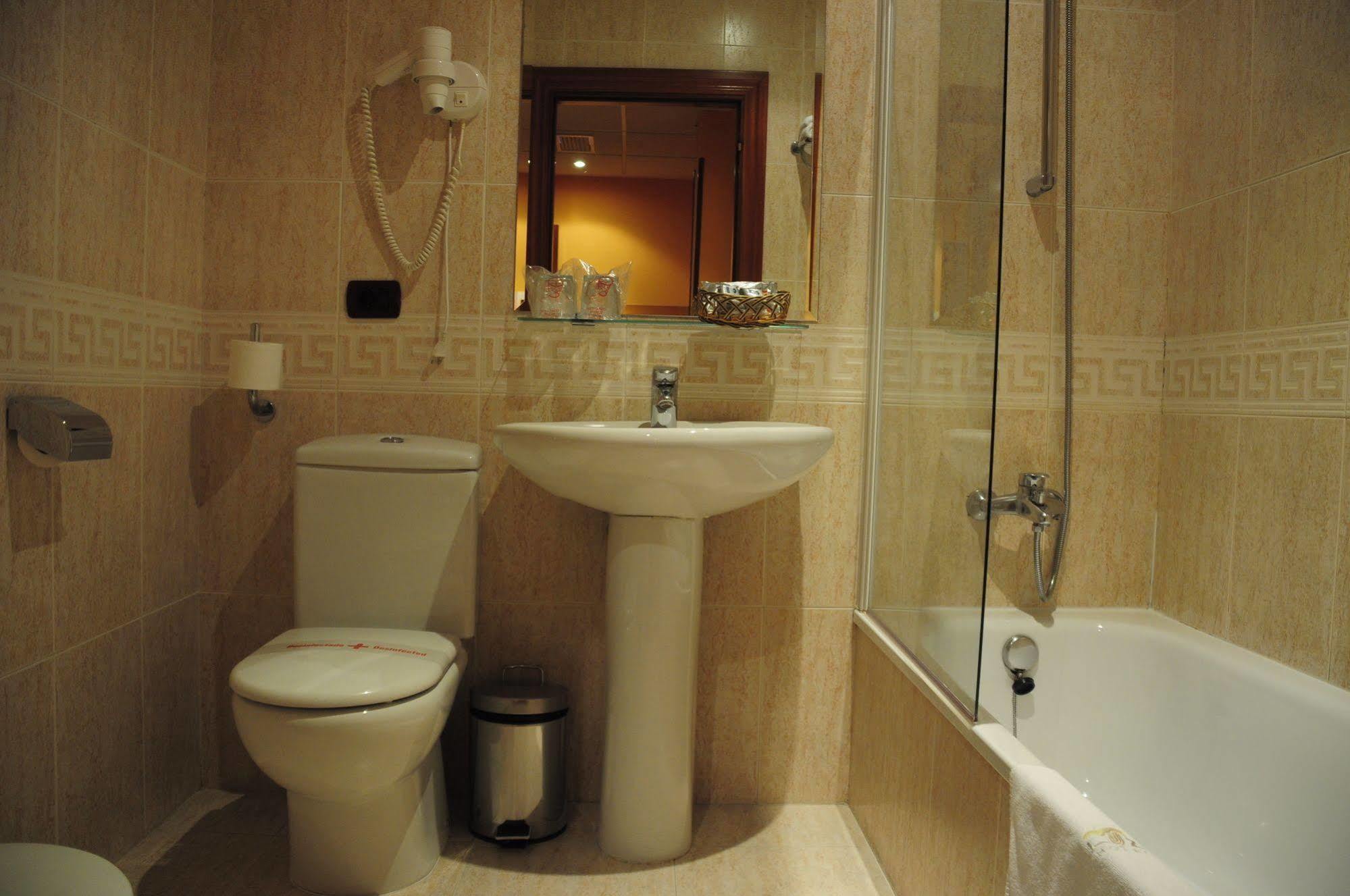 Luz Hotel Haro Bagian luar foto