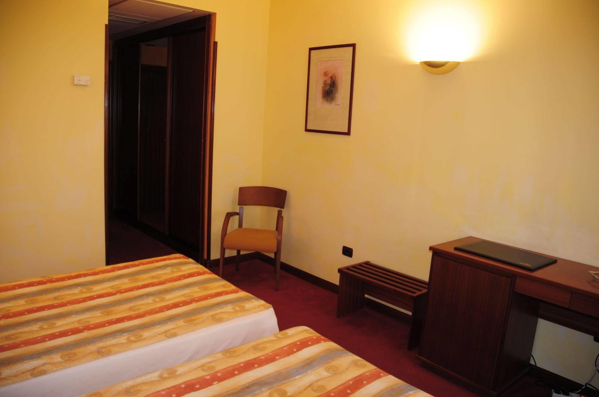 Luz Hotel Haro Bagian luar foto