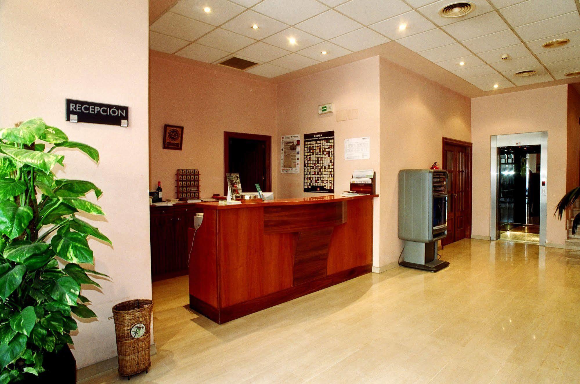 Luz Hotel Haro Bagian luar foto
