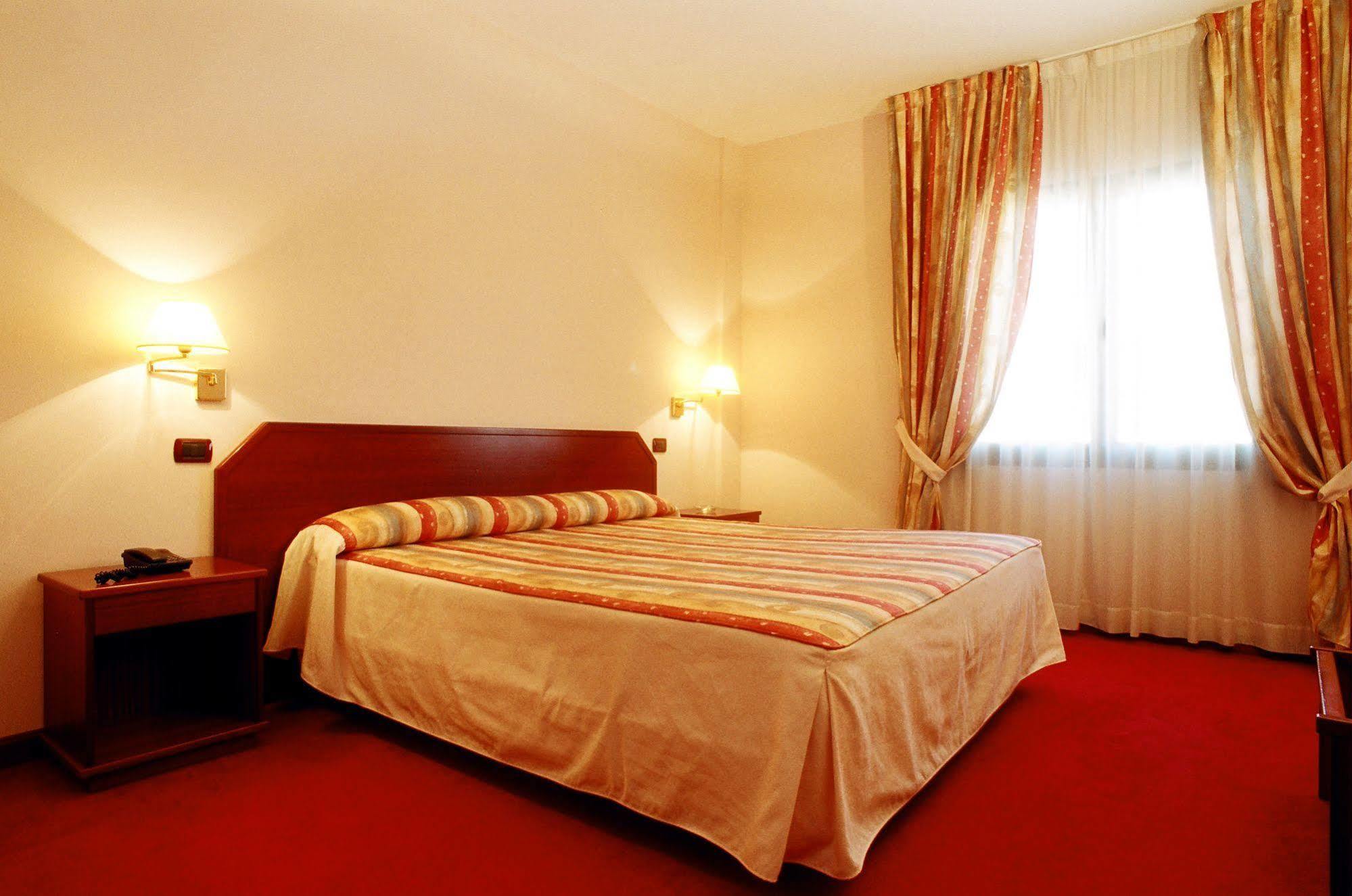 Luz Hotel Haro Bagian luar foto