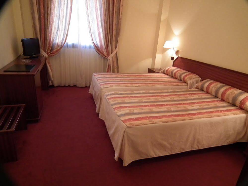 Luz Hotel Haro Bagian luar foto